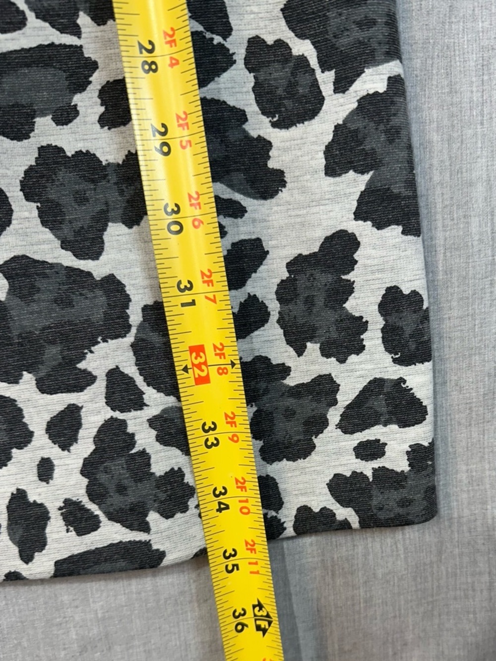 Vince Camuto Sleeveless Black and Grey Leopard Print Mini Dress - Picture 4 of 6